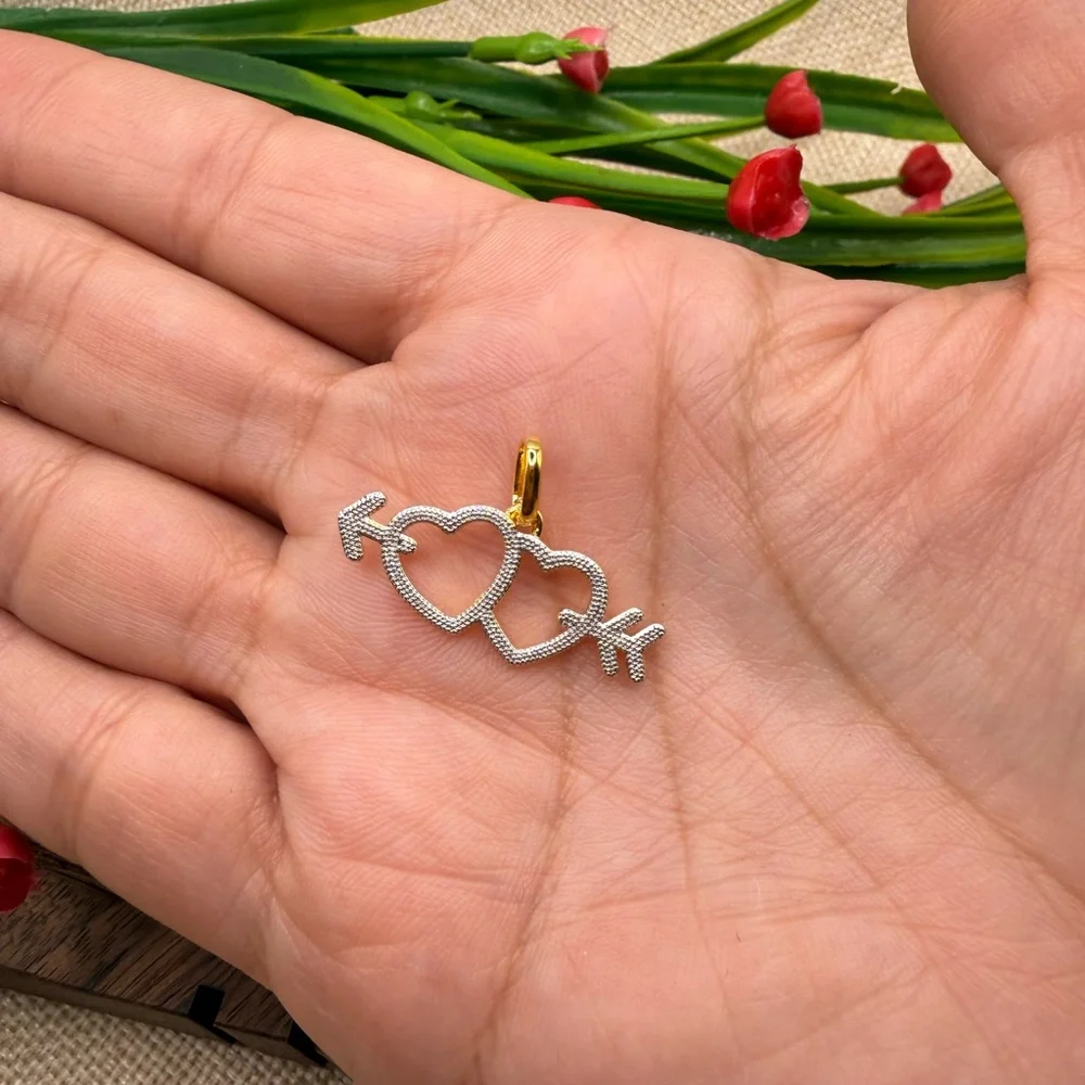 New!🆕 Two-tone arrow-heart motif pendant with medallions(only one) 1️⃣
